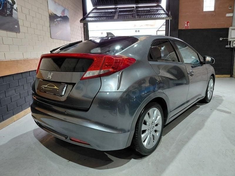 Usado Honda Civic Lifestyle 120 CV (88 kW) 2013 Gris / plata Berlina