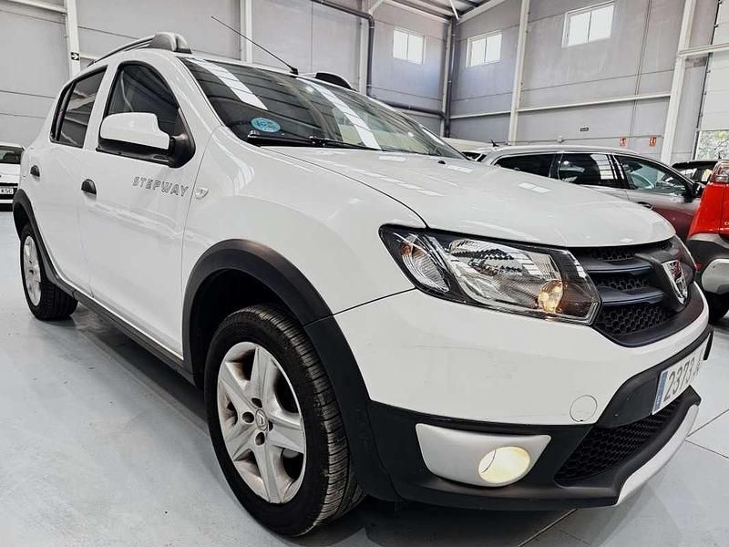 Usado Dacia Sandero Stepway Ambiance 90 CV (66 kW) 2016 Blanco Utilitario