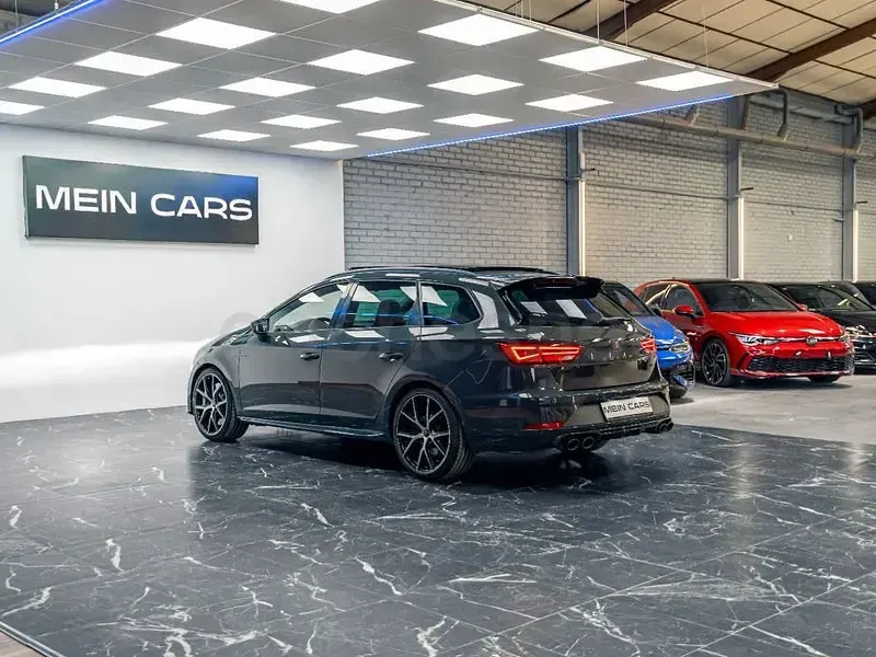 Usado Seat Leon 4Drive 300 CV (220 kW) 2020 Gris / plata Familiar