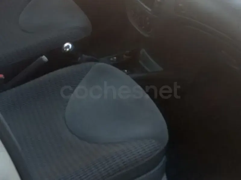 Usado Citroën C3 61 CV (44 kW) 2005 Gris / plata Berlina