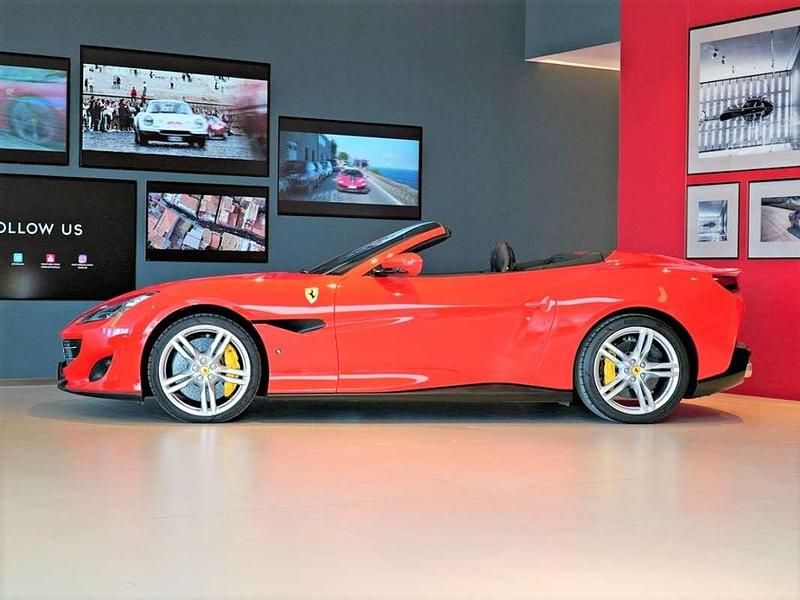 Usado Ferrari Portofino 600 CV (441 kW) 2018 Rosso scuderia Descapotable