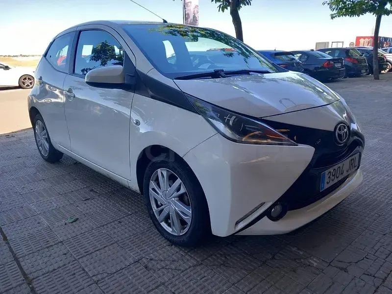 Usado Toyota Aygo X-cite 69 CV (50 kW) 2016 Blanco Utilitario