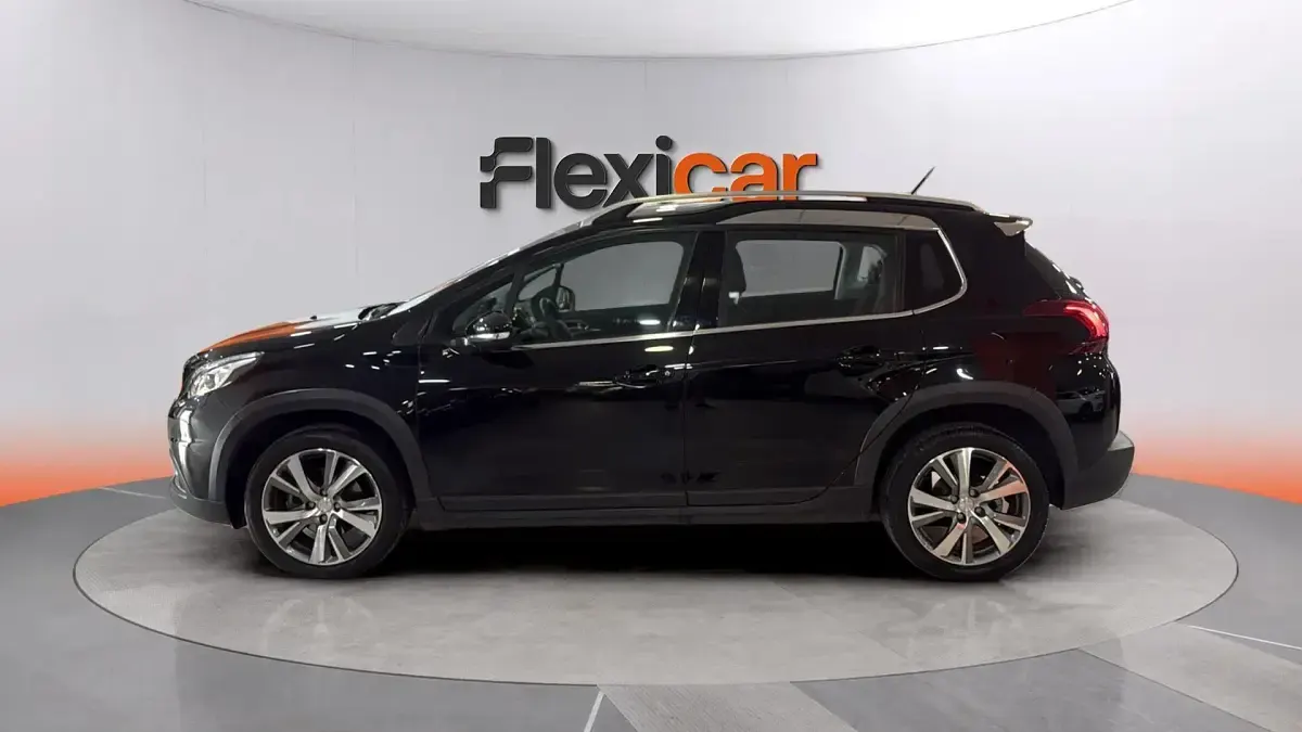 Usado Peugeot 2008 Allure 130 CV (95 kW) 2019 Negro SUV