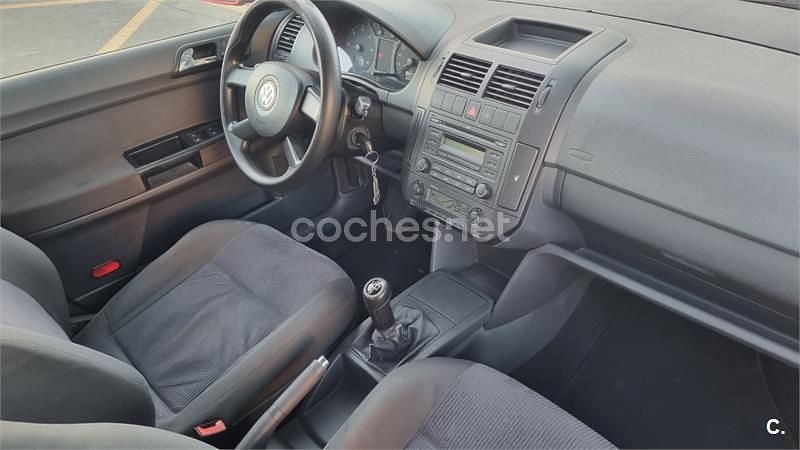 Usado VW Polo Highline 100 CV (73 kW) 2006 Rojo Utilitario