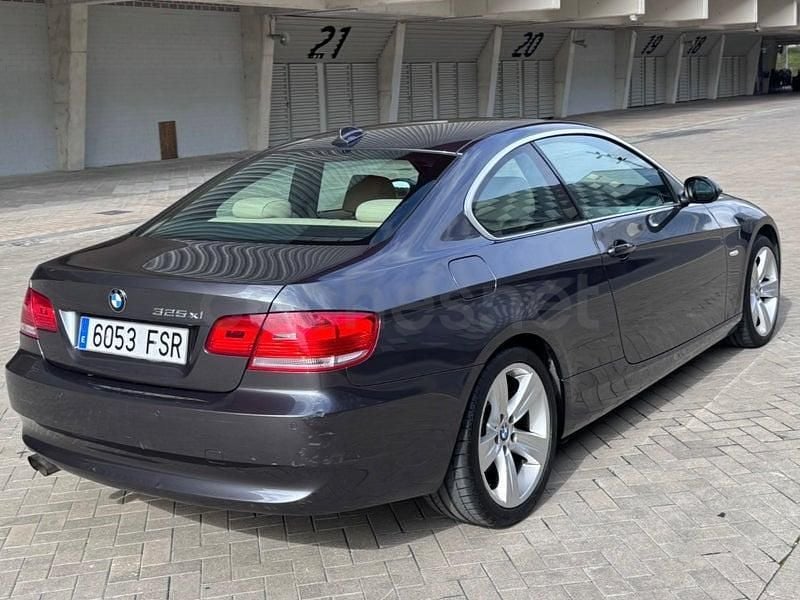 Usado BMW 325 218 CV (160 kW) 2007 Gris / plata Coupe