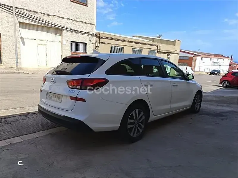 Usado Hyundai i30 GO! 120 CV (88 kW) 2018 Blanco Familiar