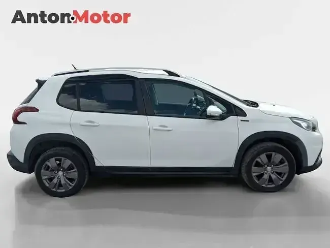 Usado Peugeot 2008 Signature Sky 100 CV (73 kW) 2019 Blanco SUV