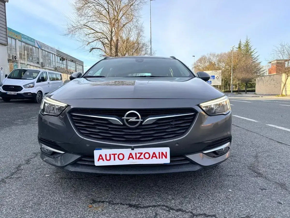 Usado Opel Insignia Business 136 CV (100 kW) 2018 Gris / plata Berlina
