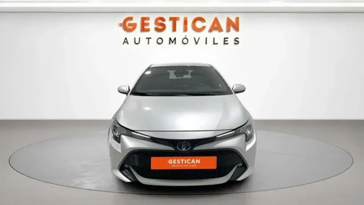 Usado Toyota Corolla Active 122 CV (89 kW) 2022 Plateado Berlina
