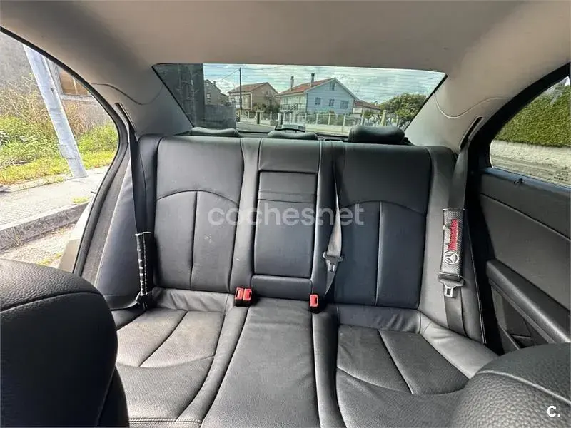 Usado Mercedes E220 Elegance 170 CV (125 kW) 2008 Marrón Berlina