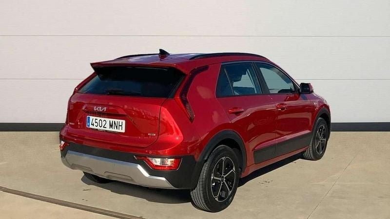 Usado Kia Niro 141 CV (103 kW) 2024 Rojo SUV