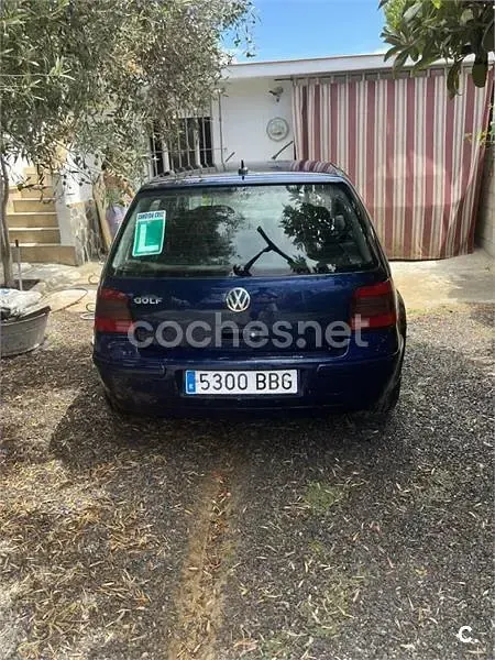 Usado VW Golf IV 110 CV (80 kW) 2000 Azul Berlina