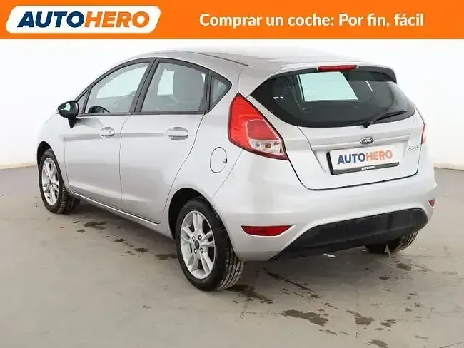 Usado Ford Fiesta Trend 82 HP (60 kW) 2017 Cinzento Sedan