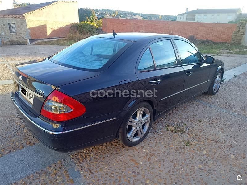 Usado Mercedes E280 Avantgarde 190 CV (139 kW) 2006 Azul Berlina