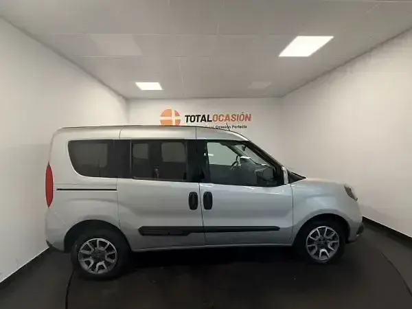 Używany Fiat Doblò Trekking 120 KM (88 kW) 2022 Biały Minivan