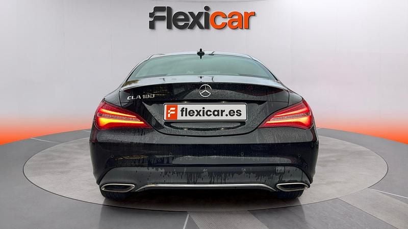 Usado Mercedes CLA180 122 CV (89 kW) 2016 Negro Berlina
