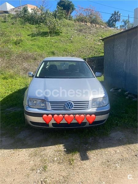 Begagnad VW Bora Highline 130 HK (95 kW) 2003 Grå Sedan