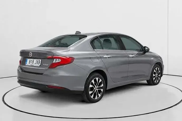 Usado Fiat Tipo Easy 120 CV (88 kW) 2017 Gris Berlina