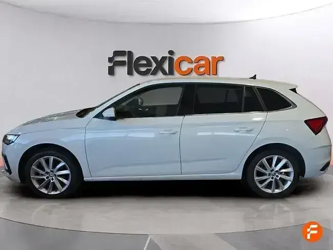 Usado Skoda Scala Selection 115 CV (84 kW) 2024 Blanco Utilitario