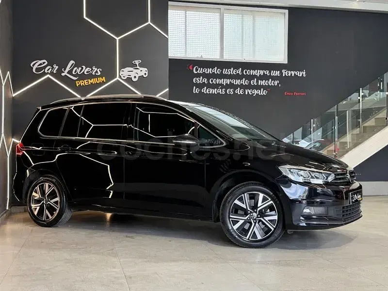 Usado VW Touran Advance 150 CV (110 kW) 2022 Negro Monovolumen