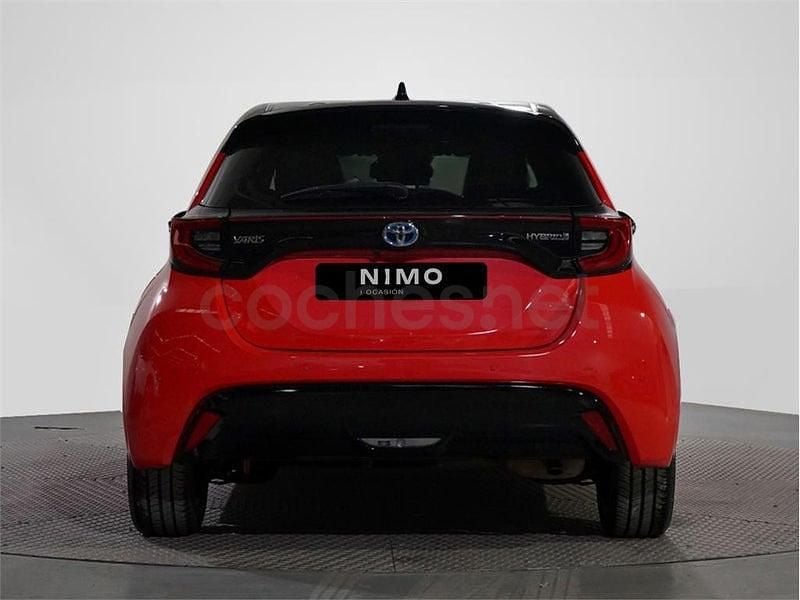 Używany Toyota Yaris Hybrid Edition 116 KM (85 kW) 2020 Czerwony Sedan/Limuzyna