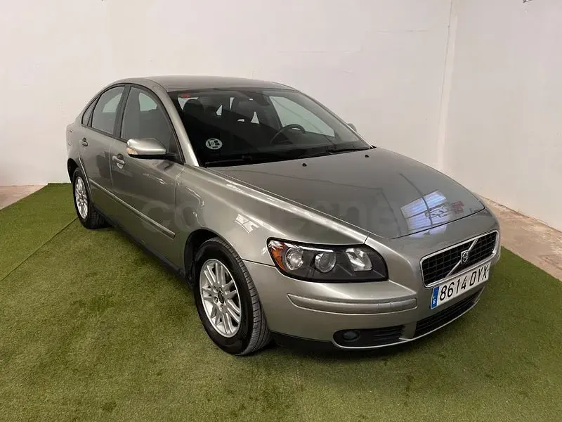 Usado Volvo S40 Summum 109 CV (80 kW) 2006 Gris / plata Berlina