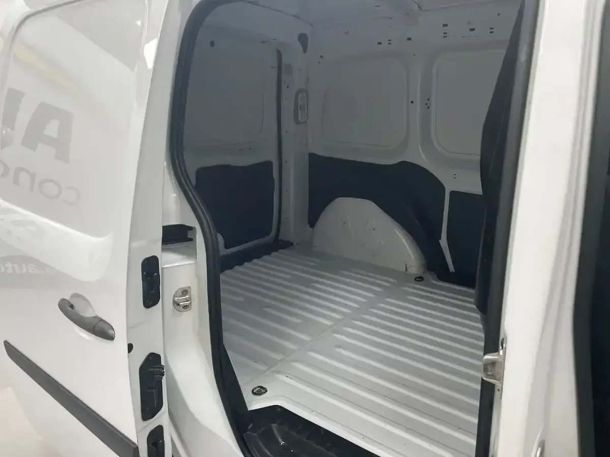 Usado Renault Kangoo 95 CV (69 kW) 2019 Blanco Monovolumen
