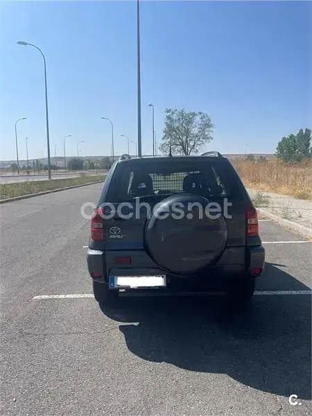 Usado Toyota RAV4 Executive 116 CV (85 kW) 2005 Gris / plata SUV
