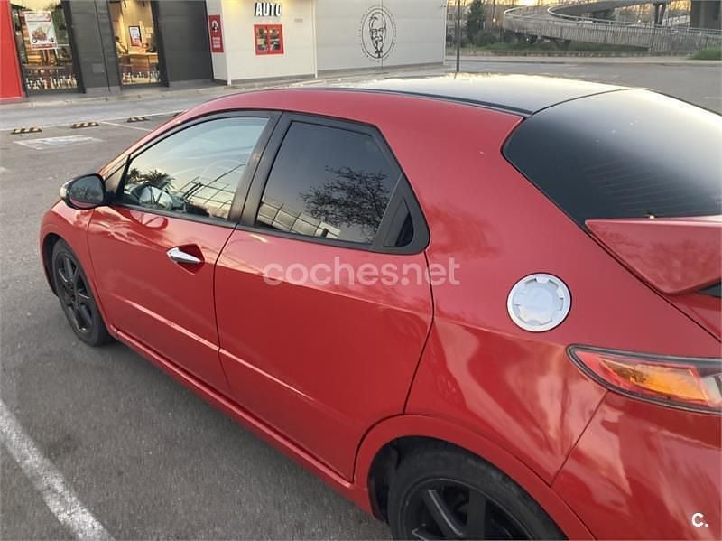 Usado Honda Civic Comfort 140 CV (102 kW) 2006 Rojo Berlina