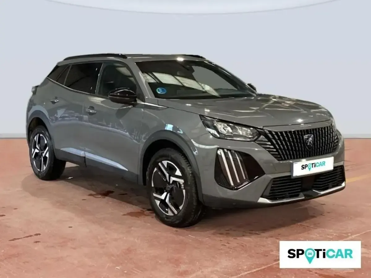 Usado Peugeot 2008 Allure 136 CV (100 kW) 2025 Gris SUV
