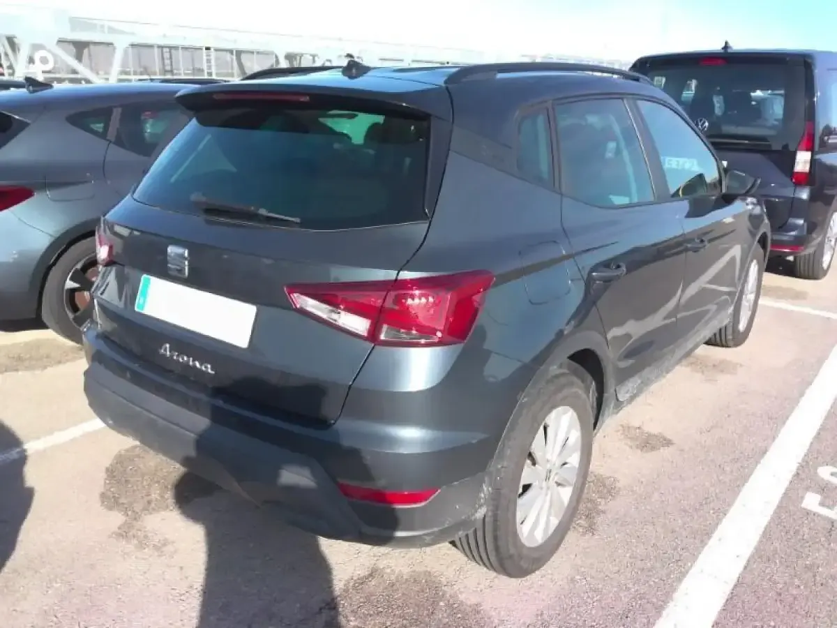 Usado Seat Arona Style 115 CV (84 kW) 2025 Gris/plata SUV