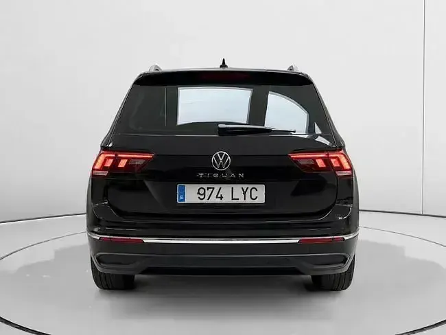 Usado VW Tiguan Life 150 CV (110 kW) 2022 Negro SUV