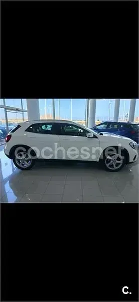 Usado Mercedes GLA180 122 CV (89 kW) 2018 Blanco SUV