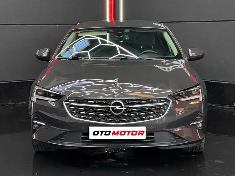 Usado Opel Insignia Business Elegance 174 CV (127 kW) 2021 Marrón Berlina
