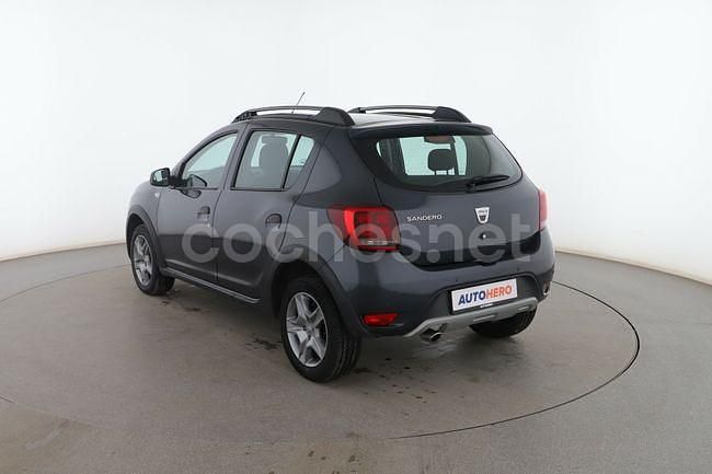 Usado Dacia Sandero Essentiel 95 CV (69 kW) 2020 Gris Utilitario