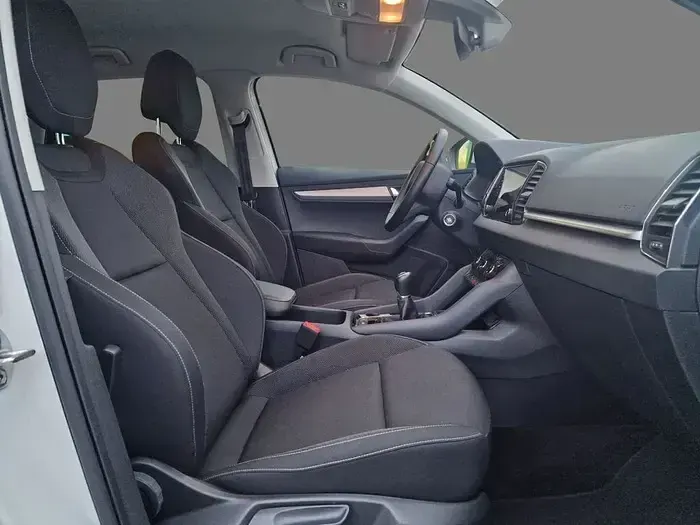 Usado Skoda Karoq Selection 150 CV (110 kW) 2025 Blanco SUV
