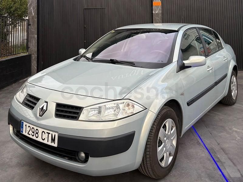 Usado Renault Mégane II Privilege 115 CV (84 kW) 2004 Gris / plata Berlina