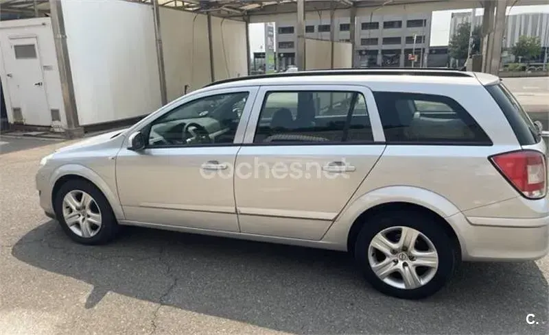 Usado Opel Astra Cosmo ST 110 CV (80 kW) 2010 Gris / plata Familiar