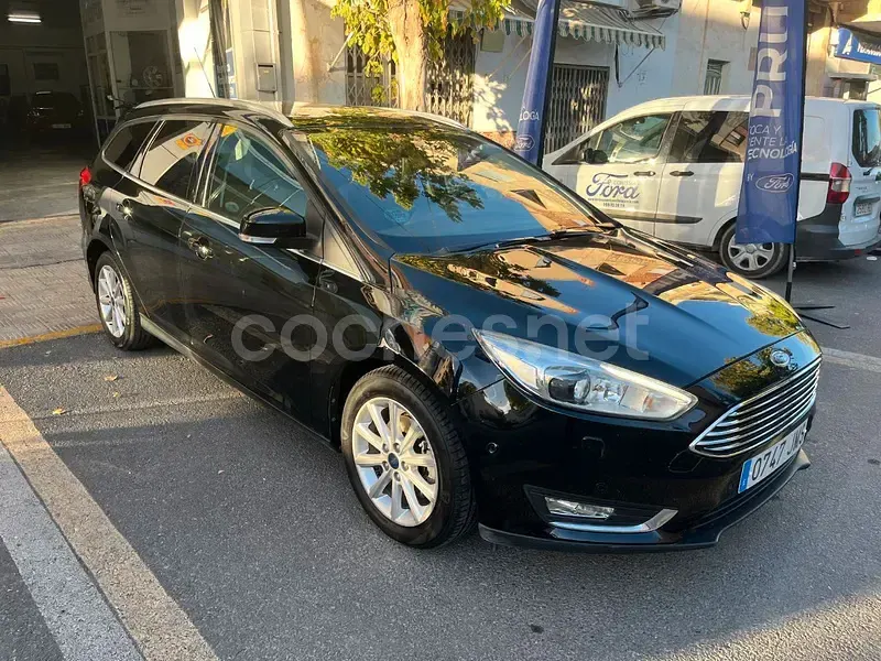 Usado Ford Focus Titanium 120 CV (88 kW) 2016 Negro Familiar