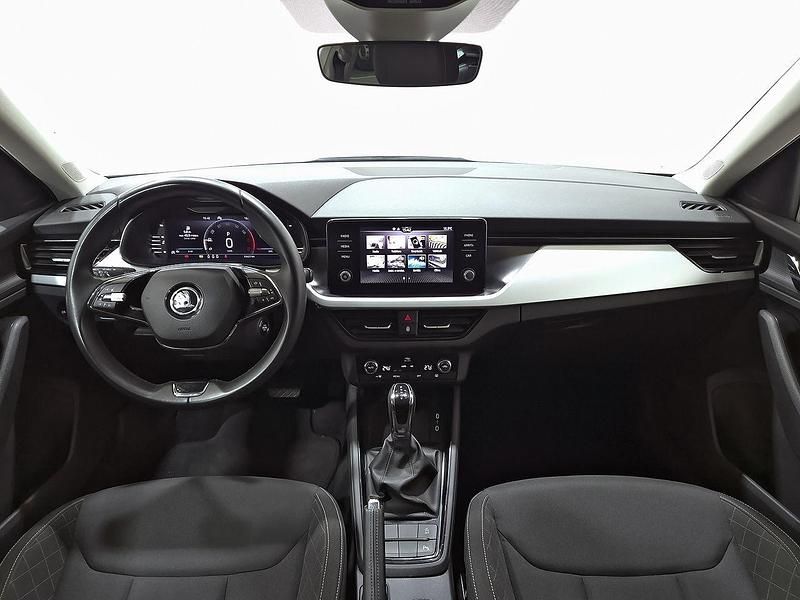 Usado Skoda Kamiq 110 CV (80 kW) 2022 Gris SUV