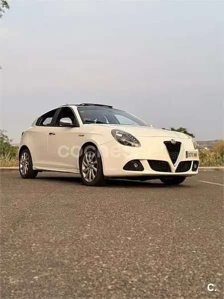 Usado Alfa Romeo Giulietta Distinctive 140 CV (102 kW) 2012 Blanco Utilitario