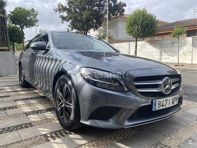 Usado Mercedes C200 160 CV (117 kW) 2021 Gris / plata Familiar