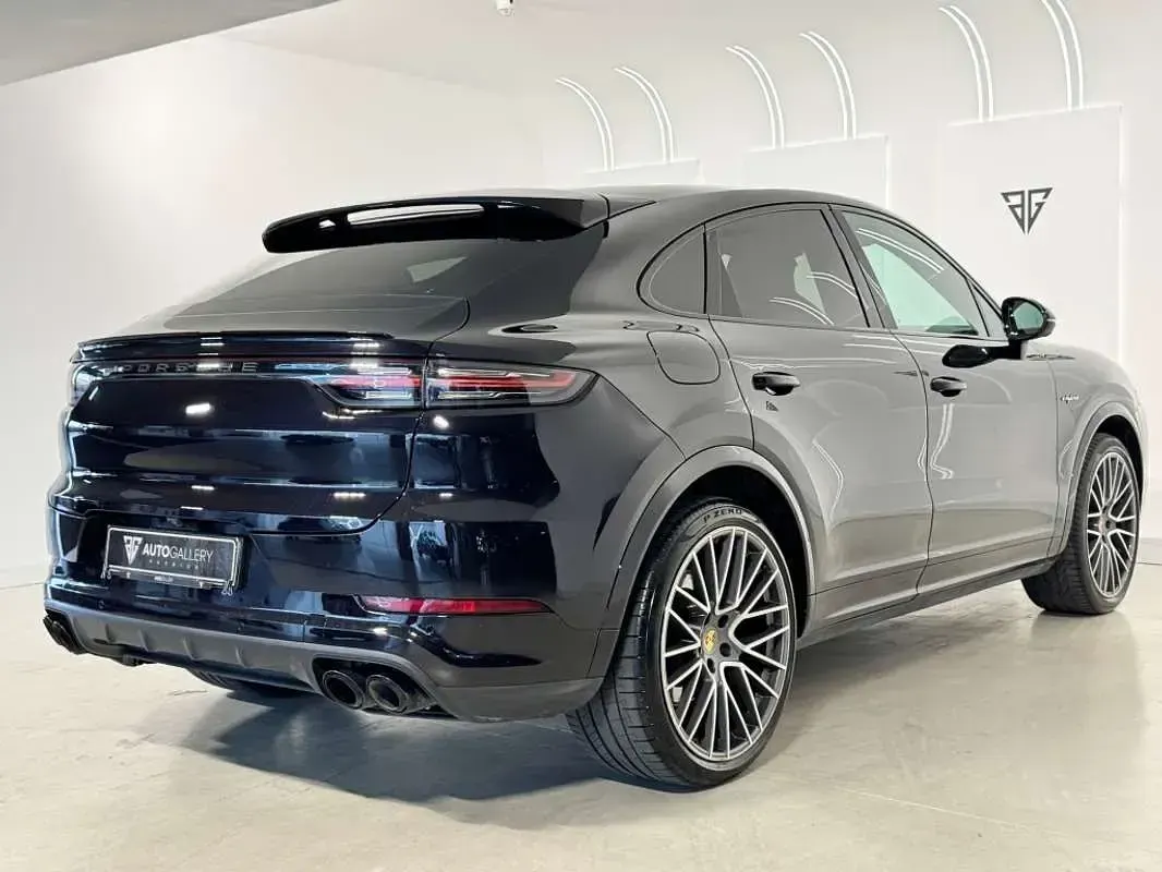 Usado Porsche Cayenne E-Hybrid Platinum Edition 462 CV (339 kW) 2022 Negro SUV