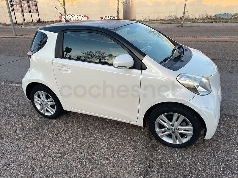Usado Toyota iQ 99 CV (72 kW) 2011 Blanco Utilitario