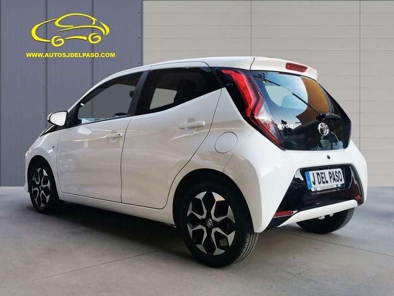 Usado Toyota Aygo X-play 72 CV (52 kW) 2021 Blanco Utilitario