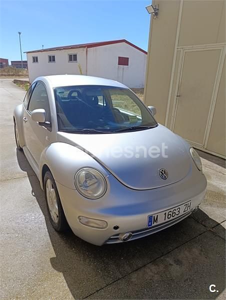 Usado VW New Beetle 102 CV (75 kW) 2000 Gris / plata Utilitario
