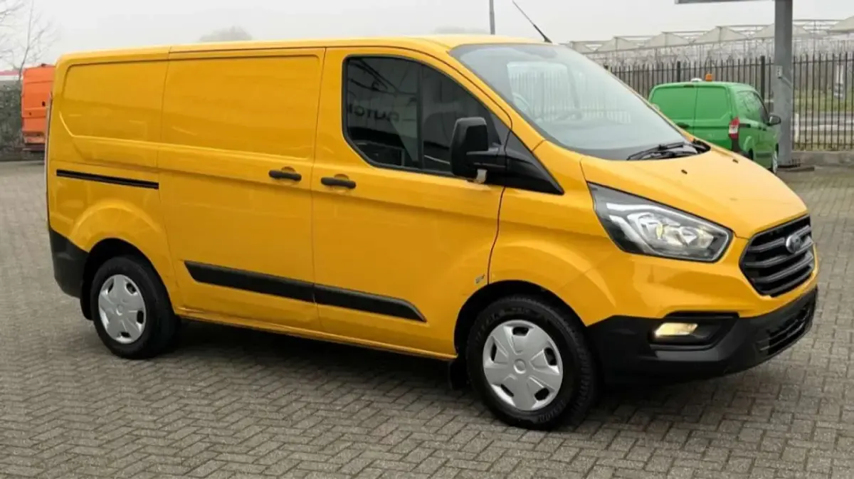Usado Ford Transit Custom Ambiente 131 CV (96 kW) 2019 Amarillo Van