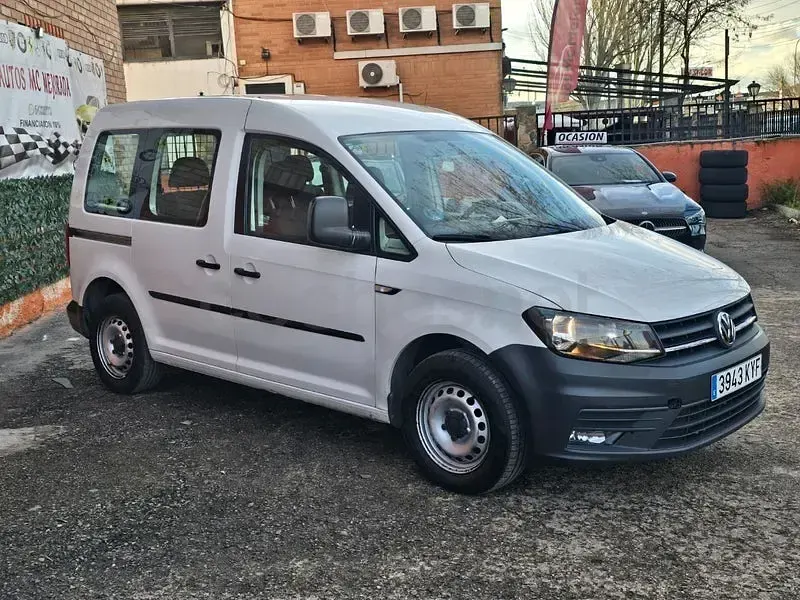 Usado VW Caddy Beach 102 CV (75 kW) 2019 Blanco Monovolumen