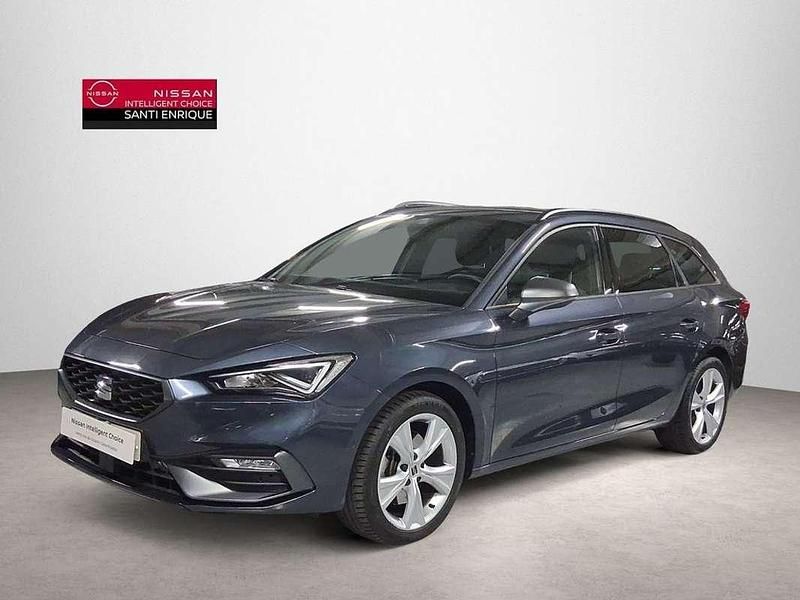 Usado Seat Leon FR 131 CV (96 kW) 2023 Gris Utilitario