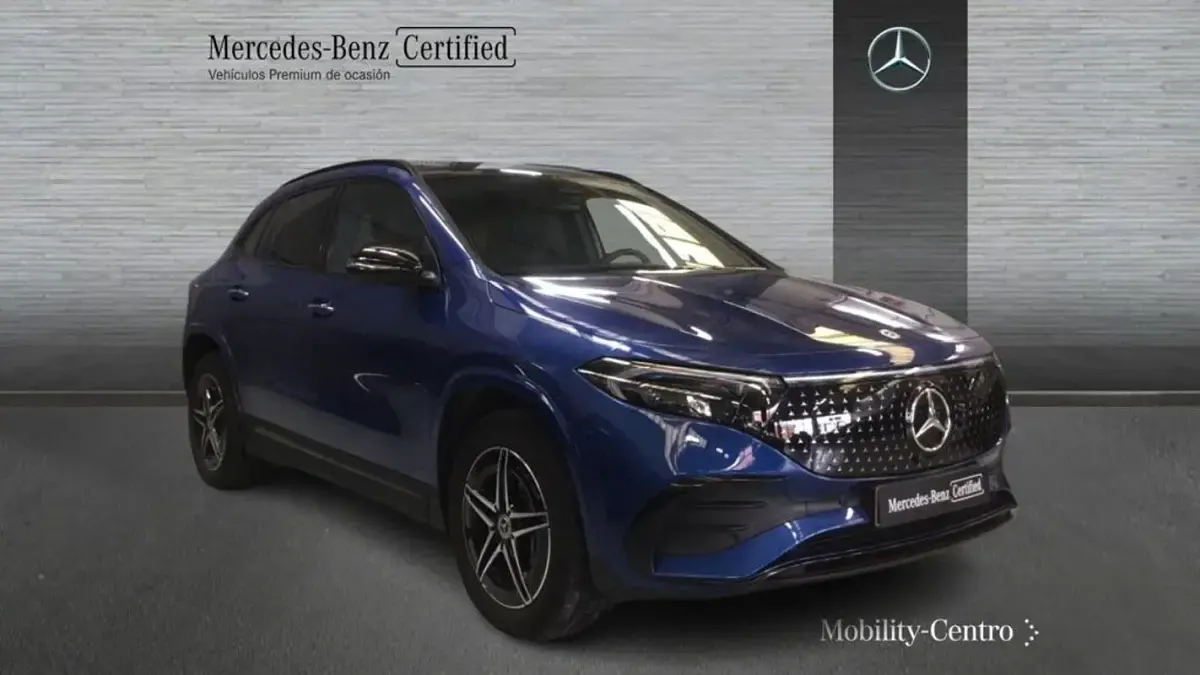 Usado Mercedes EQA250+ AMG line 139 kW (190 CV) 2024 Spektral blue  metallic paint SUV